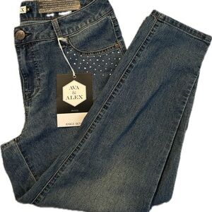 NWT Ava & Aiden Women's Skinny Jeans in Blue